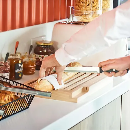 Ibis Budget Orly Tram 7 호텔 2*