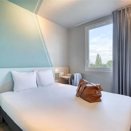 Ibis Budget Orly Tram 7 Hotel 2*