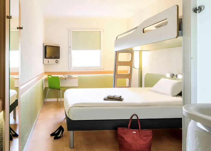 Ibis Budget Orly Tram 7 Hotel 2*